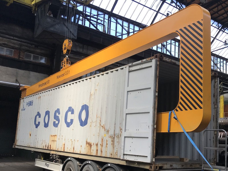c hook Load and Unload Heavy Steel Tubes into Containers