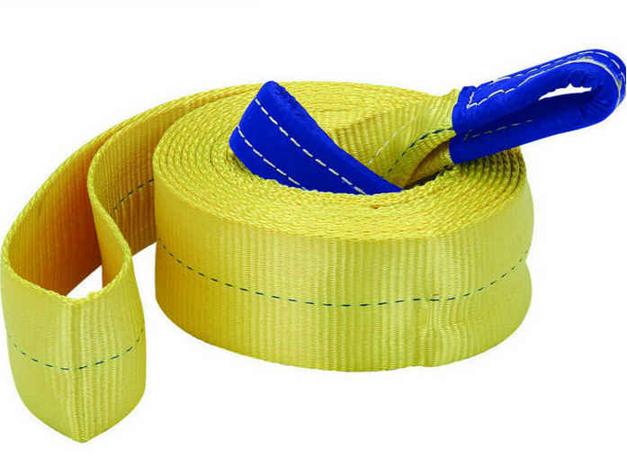 One-ply polyester webbing sling with reinforced lifting eyes