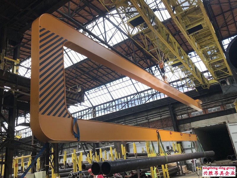 c hook Load and Unload Heavy Steel Tubes into Containers